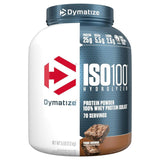 Envase de Proteína ISO100 Dymatize sabor Fudge Brownie, mostrando la etiqueta frontal con 25g de proteína, 5.5g de BCAA y 2.7g de leucina por porción.